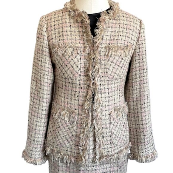 Pink / Cream Bouclé Blazer Skirt Suit - 8/Medium, very Chanel! - Picture 3 of 16